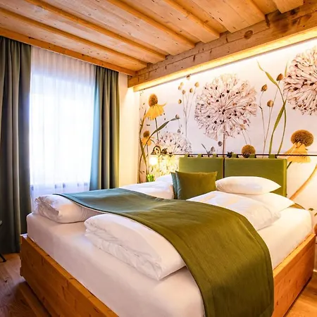 Lend-platzl Otel