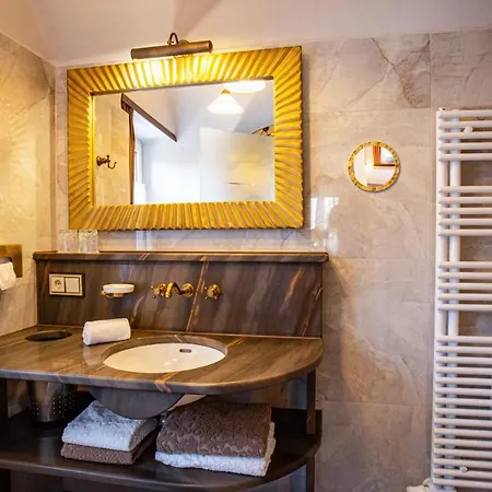 Lend-platzl Otel